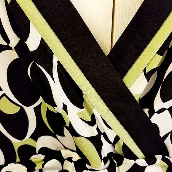 Pretty, Multi Print,Flutter Sleeve Dress - Picture 3 of 13